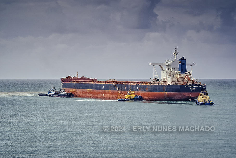 Atracamento de navio no Porto de Ubú, Anchieta - Espírito Santo